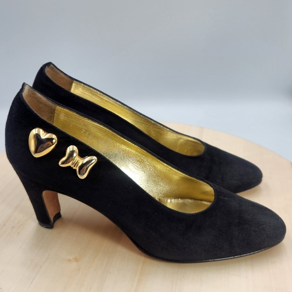 Vintage Escada Suede Pumps 1980s Black Heels with Gold Bow and Gold Heart 6.5B - Picture 1 of 14